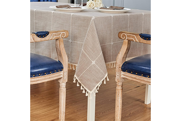 Does Linen Farmhouse Tassel Tablecloth become a natural and simple warm decoration?